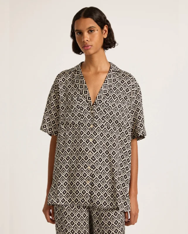 Simone Shirt Daiya-- Welt Pockets Slit Pockets Flap Pockets
