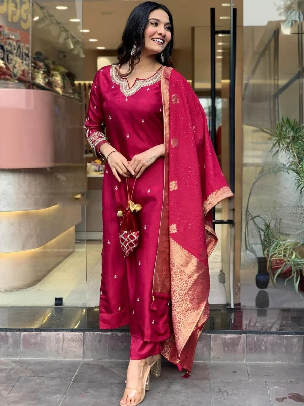 Women's Floral Embroidered Chanderi Silk Kurta With Trouser & Dupatta - Aspora Trousers Canvas Durable Women's Floral Embroidered Chanderi Silk Kurta With Trouser & Dupatta - Aspora Trousers Canvas Durable