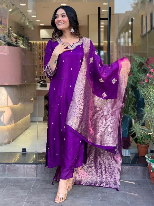 Women's Floral Embroidered Chanderi Silk Kurta With Trouser & Dupatta - Aspora Trousers Harem Relaxed Fit Women's Floral Embroidered Chanderi Silk Kurta With Trouser & Dupatta - Aspora Trousers Harem Relaxed Fit