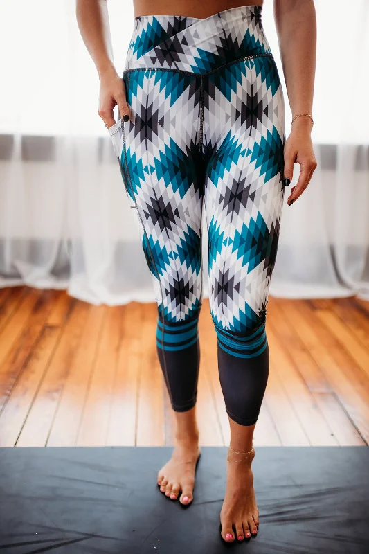 BRAYDEN CROSSOVER LEGGINGS Trendy Foil Finish Leggings