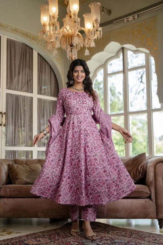 Women's Lavender Floral Printed Kurta With Trouser And Dupatta - Taantav Trousers Denim Blue Women's Lavender Floral Printed Kurta With Trouser And Dupatta - Taantav Trousers Denim Blue