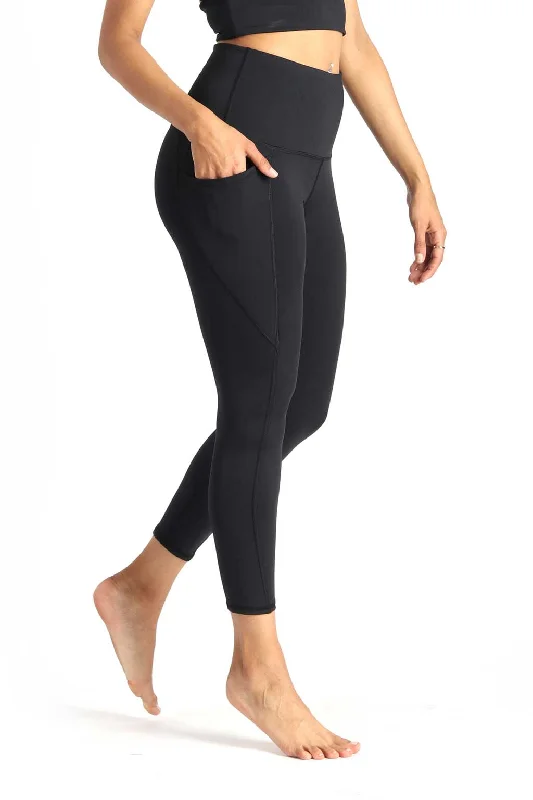7/8 Boundless Legging with Pockets in Jet Black Elegant Textured Leggings